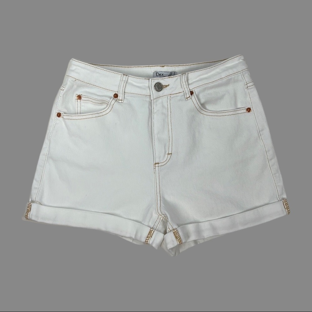 White high waisted denim shorts with phenomenal contrasting thread. Festival